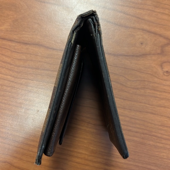 Louis Vuitton bifold wallet - Picture 8 of 10